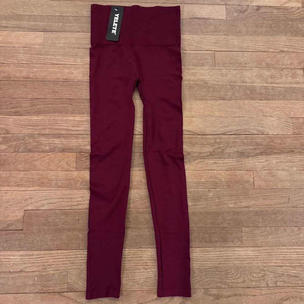 NWT Yelete Women's Burgandy Seamless Leggings - One Size
b13